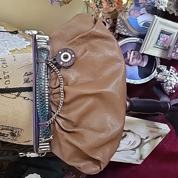 Unique Henri Bendel Clutch/Crossbody with Mirror & Shoulder Strap - Picture 4 of 16